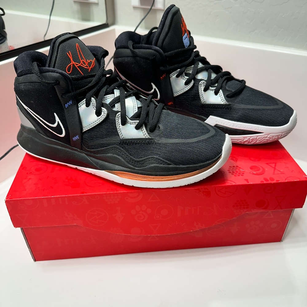 New Nike Kyrie Fire and Ice Basketball Shoes - Picture 2 of 7